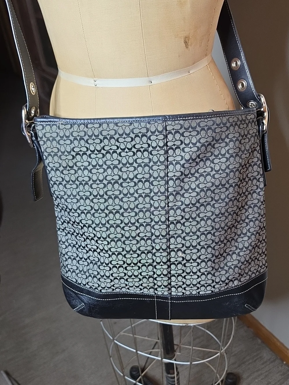 COACH | SIGNATURE C CANVAS HOBO SHOULDER BAG| F066-F10416 | * AS-IS *